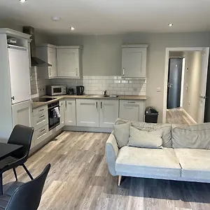  Apartment Willowfield
